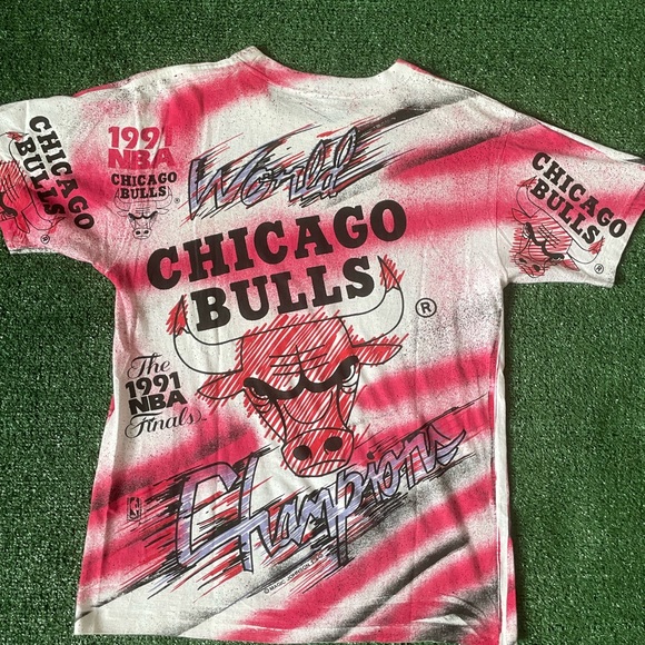 1991 Chicago bulls aop licensed to magic Johnson t’s. Size large. Single stitch - Picture 2 of 7